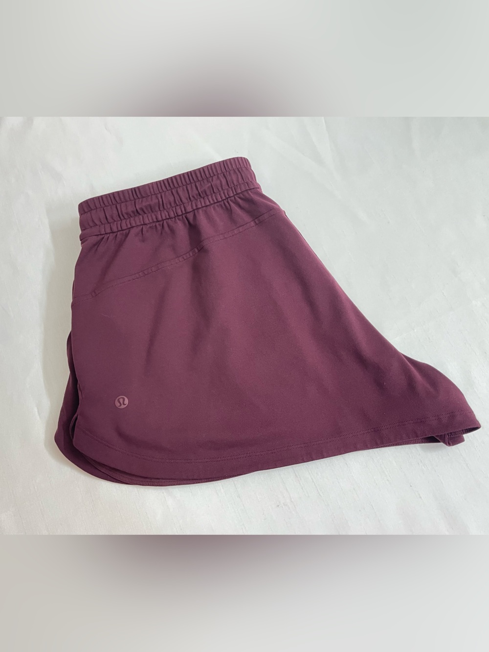 Lululemon Soft Jersey Mid-Rise Curved-Hem
Short 3" Women’s Size L (Garnet) - Picture 7 of 16
